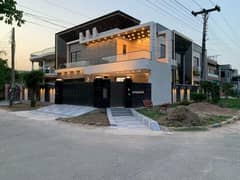 20 Marla Corner 80 Feet Road Fully Furnished House For Sale