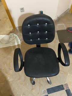 Executive Chair Slightly Used White and Black Color