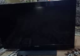 ORIGINAL SONY LCD 32". 10/9 CONDITION. EVERYTHING IS WORKING.