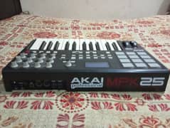 Midi Controller AKAI Professional MPK25 With 25 Keys And Cable