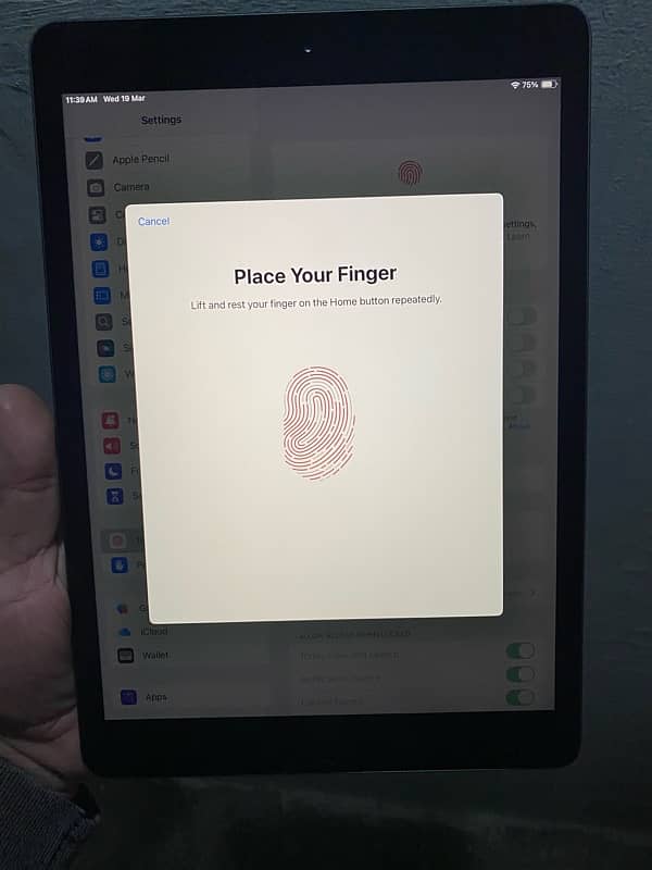 ipad 8th generation 32gb. 9.5/10 condition 3