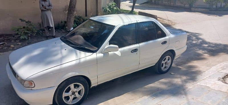 Nissan Sunny 1992 3