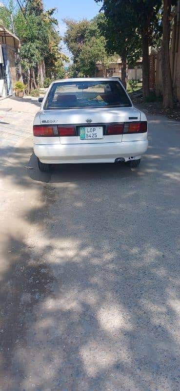 Nissan Sunny 1992 5