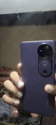 v40 purple color hai 2 month use hwa hai