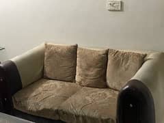 7 seter sofa available in good condition