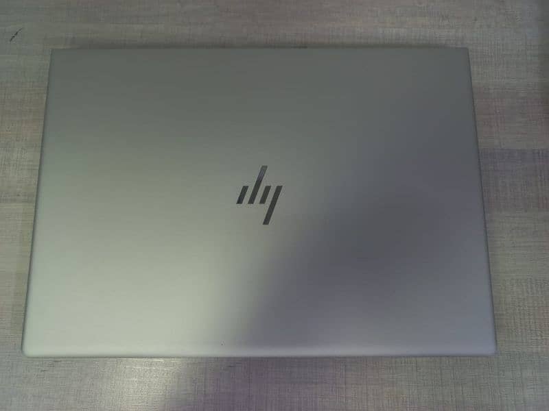 HP core i5 8 generation 1