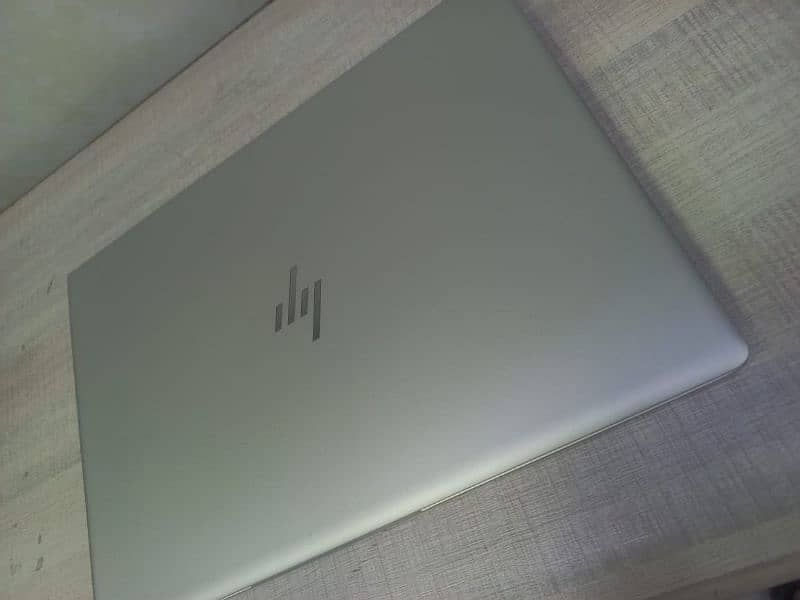 HP core i5 8 generation 3
