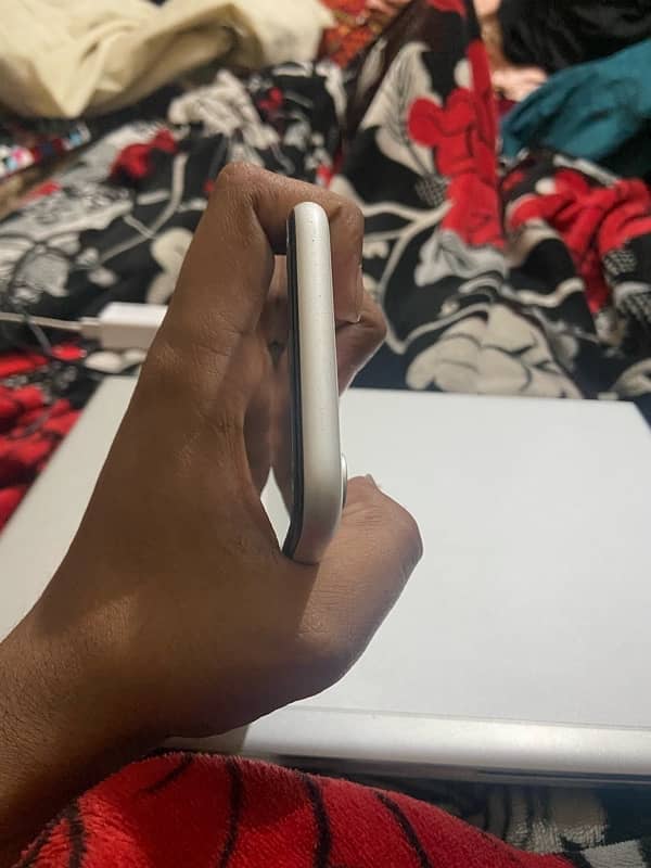 iphone Xr FU 128 1