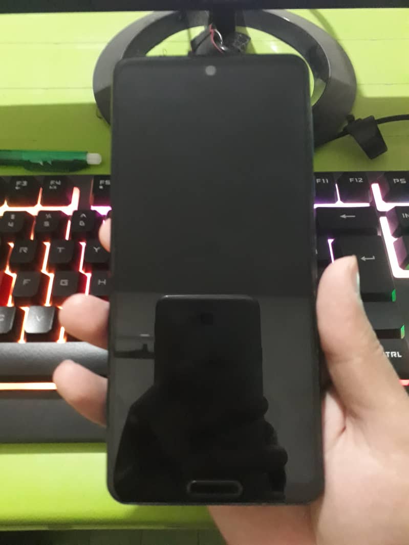Sharp Aqous R5 5G 256GB ROM / 12GB RAM 1