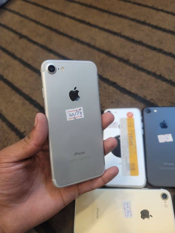 iPhone 7 jv all colour available 10by10 32 GB 128 GB mix battery 3