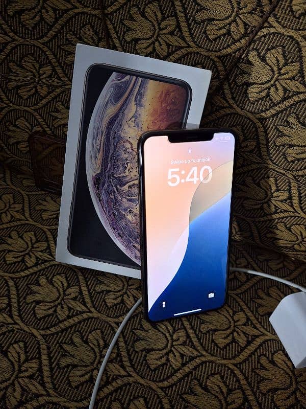 IPhone XS MAX 256 GB Gold LLA Non-PTA For Sale With Box And Charger 6