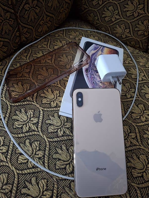 IPhone XS MAX 256 GB Gold LLA Non-PTA For Sale With Box And Charger 7