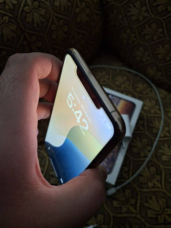 IPhone XS MAX 256 GB Gold LLA Non-PTA For Sale With Box And Charger 11