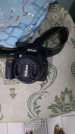 NIKON D5200 10/10 CONDITION SLIGHTLY USED