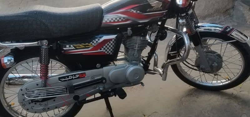 Honda 125 bike available for sale. . . 4