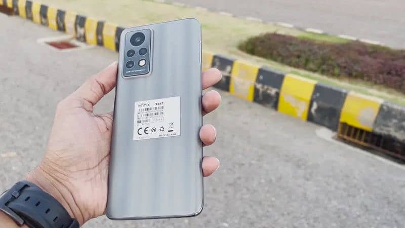 bilkul saaf Infinix note 11 pro 10/10 condition hai charging box new 1