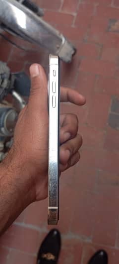 iPhone XR converted into 13 pro ma back tuti hui sirf