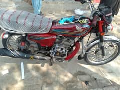 Honda 125 2018 modelگولڈن نمبر لگا ہوا ہے دو ڈجٹ میں ا