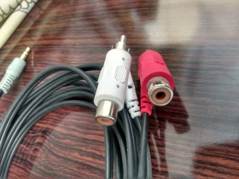 Electronics & Computer / Different types of cable available for -- s 4