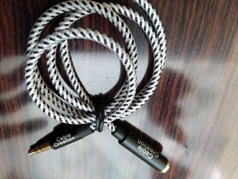 Electronics & Computer / Different types of cable available for -- s 10