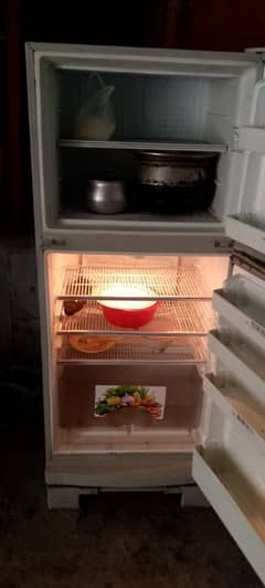 dawlance fridge medium size