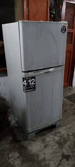 dawlance fridge medium size