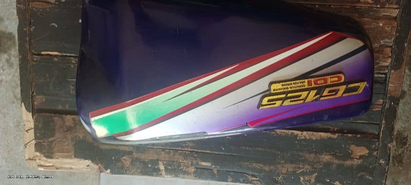 ORIGINAL 2014 MODEL FUEL TANK AND SIDE COVER (TAPAY) 03224226767 0