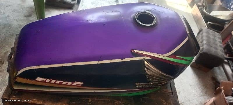 ORIGINAL 2014 MODEL FUEL TANK AND SIDE COVER (TAPAY) 03224226767 2