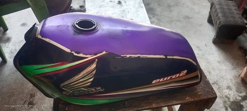 ORIGINAL 2014 MODEL FUEL TANK AND SIDE COVER (TAPAY) 03224226767 3