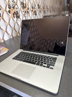 MacBook Pro 2015 15” i7 16gb 512gb