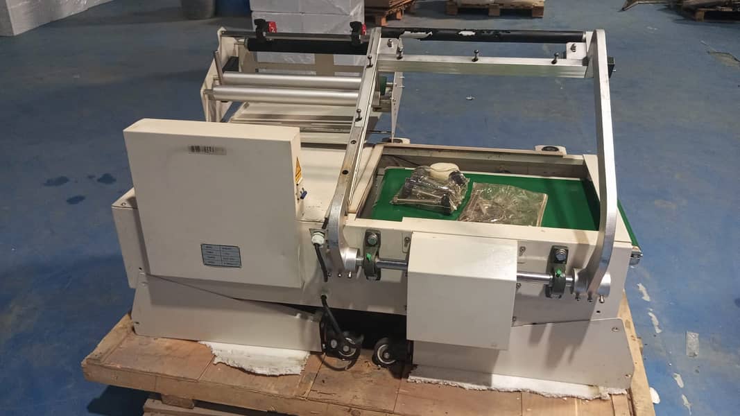 PET Packaging machine complete with Heat Shrink Tunnel 0