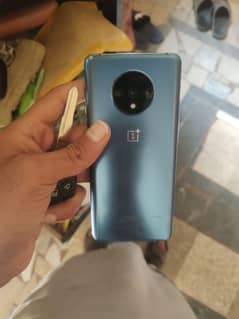 I AM SELLING ONE PLUS 7T 10/10 CONDITION