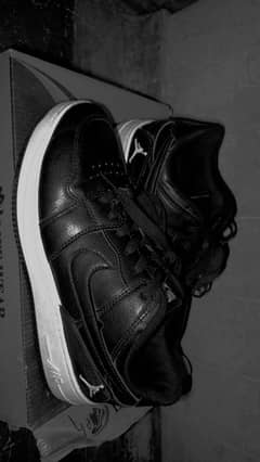 Nike air force shoes 10/10 black and white CLR