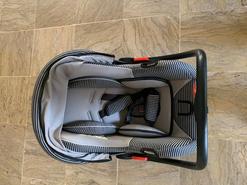 bright star carry cot in a very good condition 2