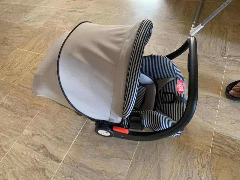 bright star carry cot in a very good condition 3