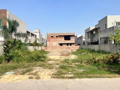 1 Kanal Top Location Plot No-1257/4 Block U Phase 7 DHA Lahore For Urgent Sale