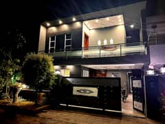 10 Marla Beautiful House In Bahria Town