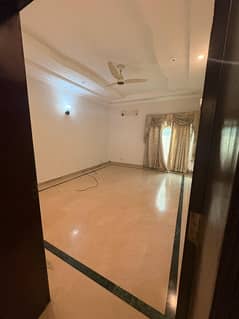 DHA PHASE 4 BLOCK GG 1 KANAL UPPER PORTION FOR RENT.