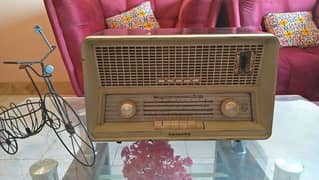 vintage Philip company valved based radio