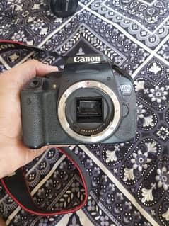 Canon EOS 700D DSLR with box