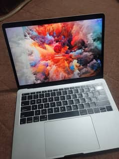 MacBook pro 2017 core i5  8 GB 256 GB