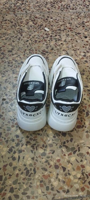 size 44 (10) new casual shoes  overall good condition and quality good 3