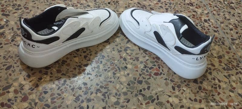 size 44 (10) new casual shoes  overall good condition and quality good 4