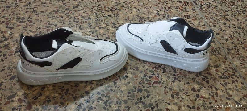 size 44 (10) new casual shoes  overall good condition and quality good 5