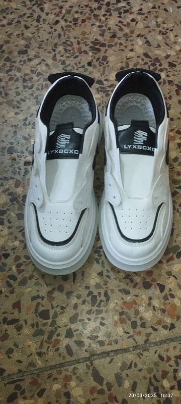 size 44 (10) new casual shoes  overall good condition and quality good 6