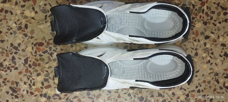 size 44 (10) new casual shoes  overall good condition and quality good 9