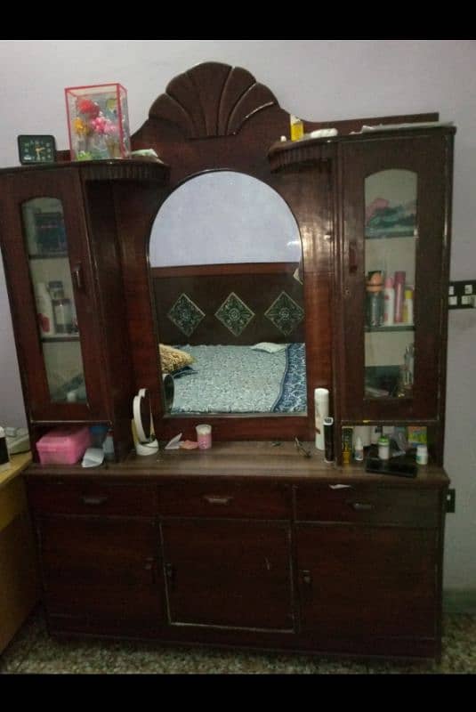 showcase or dressing or iron fream 1