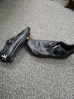 cycling shoes with cleats