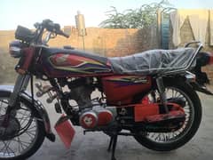 Honda 125 red