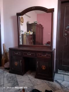 dressing table ha good condition